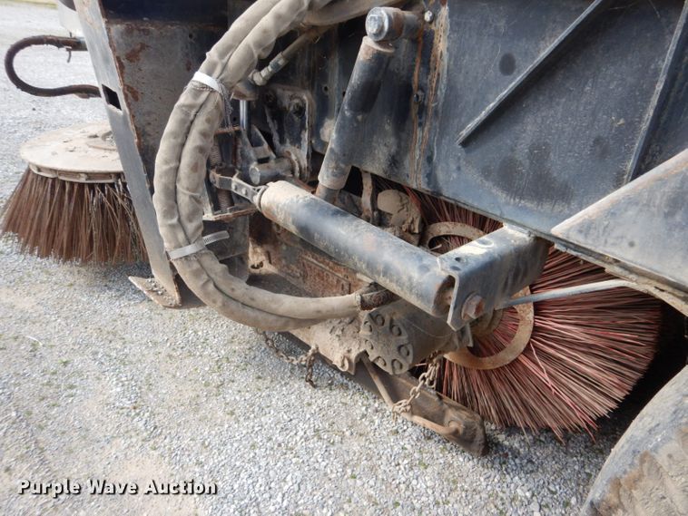 image for item FF9121 1992 Johnston Vanguard V3000SP street sweeper