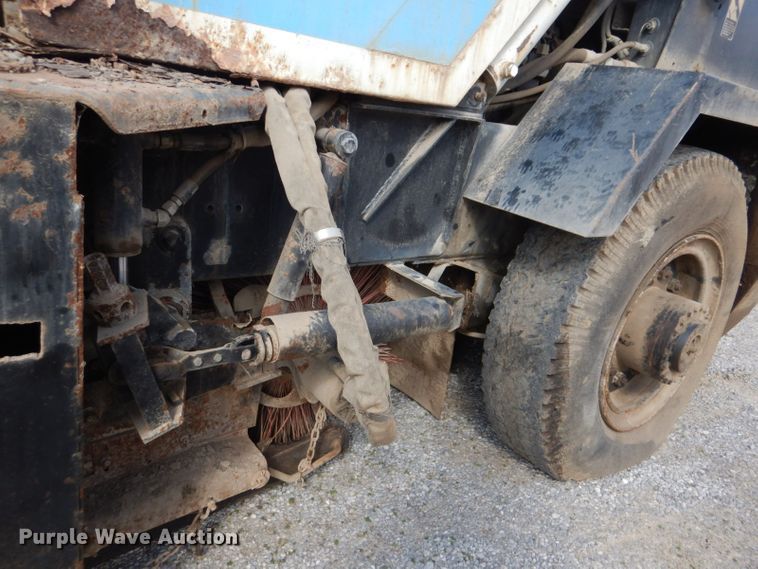 image for item FF9121 1992 Johnston Vanguard V3000SP street sweeper