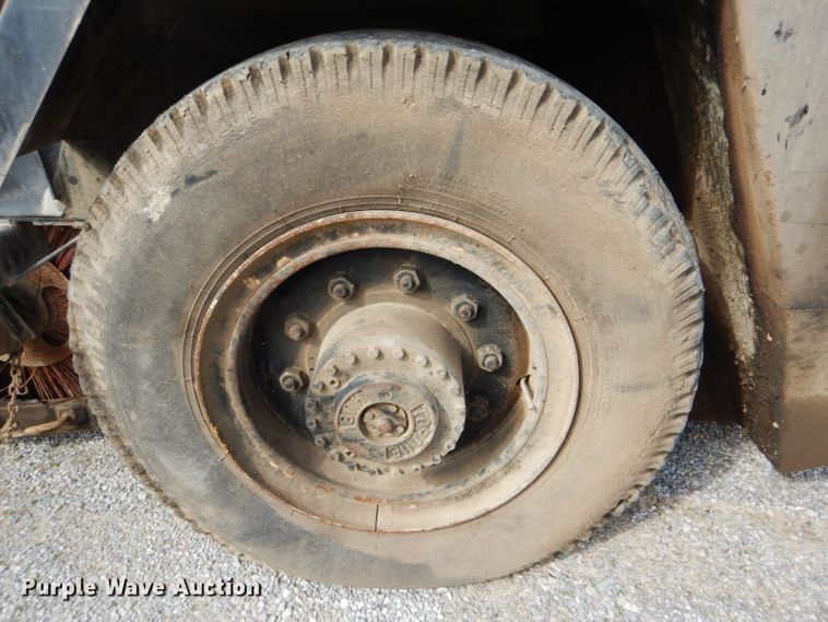 image for item FF9121 1992 Johnston Vanguard V3000SP street sweeper