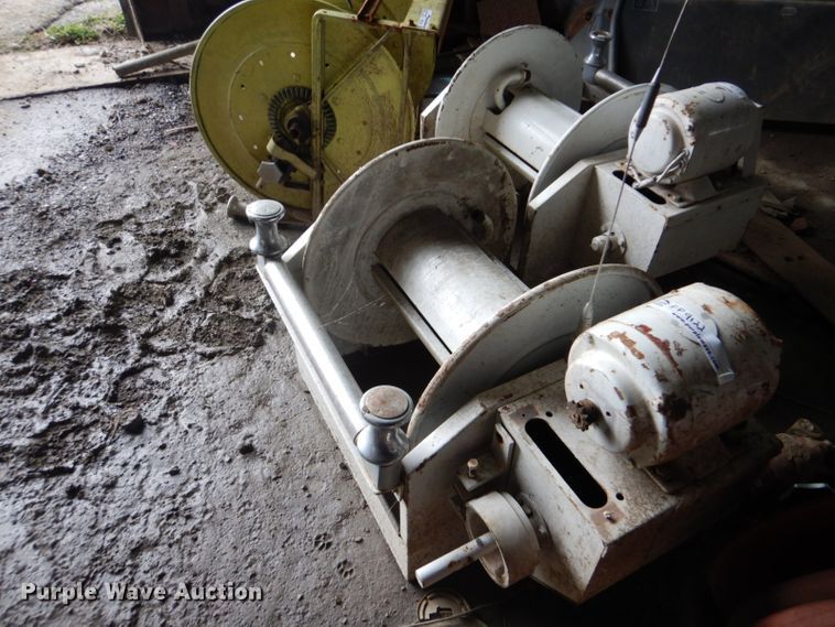 image for item FF9122 (3) hose reels