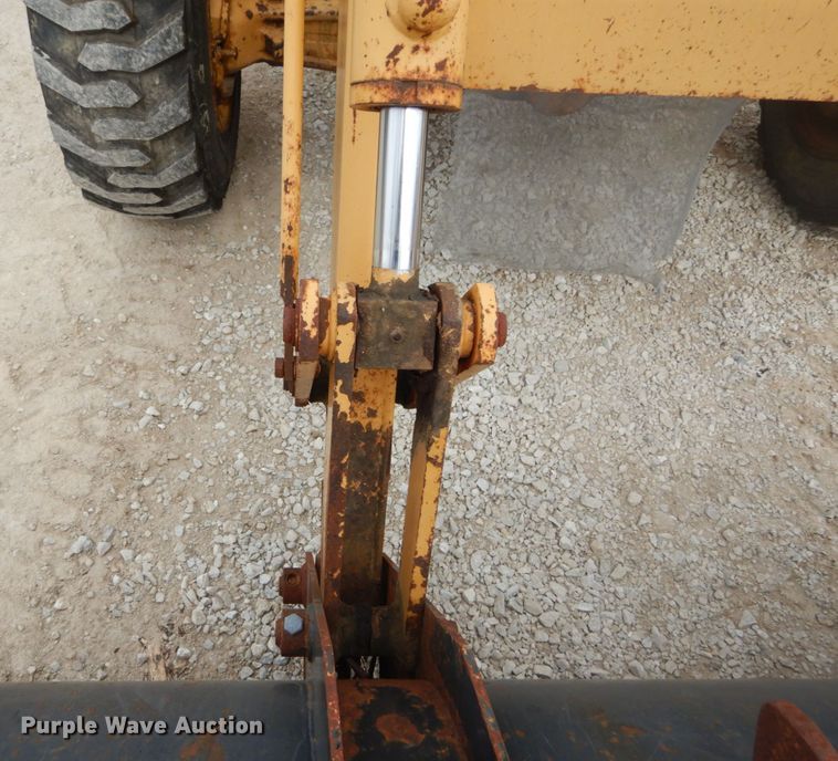 image for item GB9813 Ford 545D industrial tractor