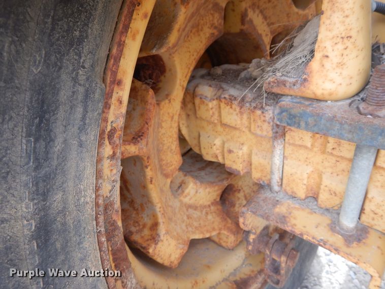 image for item GB9813 Ford 545D industrial tractor