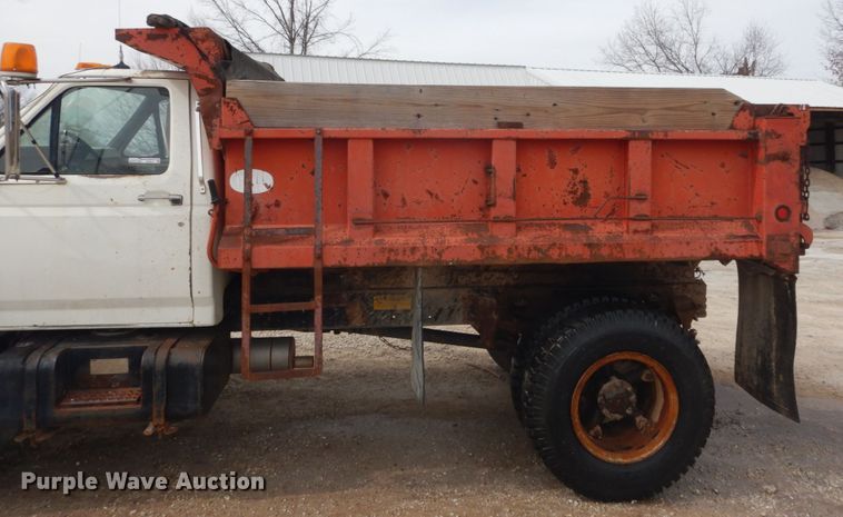 image for item GB9814 1988 Ford F800 dump truck