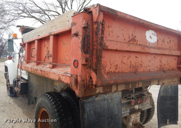 image for item GB9814 1988 Ford F800 dump truck