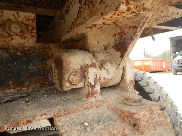 image for item GB9814 1988 Ford F800 dump truck