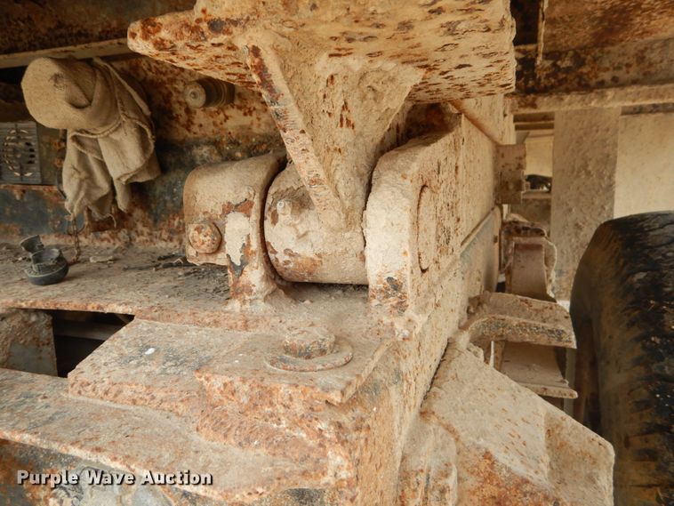 image for item GB9814 1988 Ford F800 dump truck