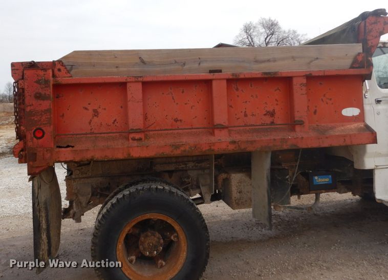image for item GB9814 1988 Ford F800 dump truck