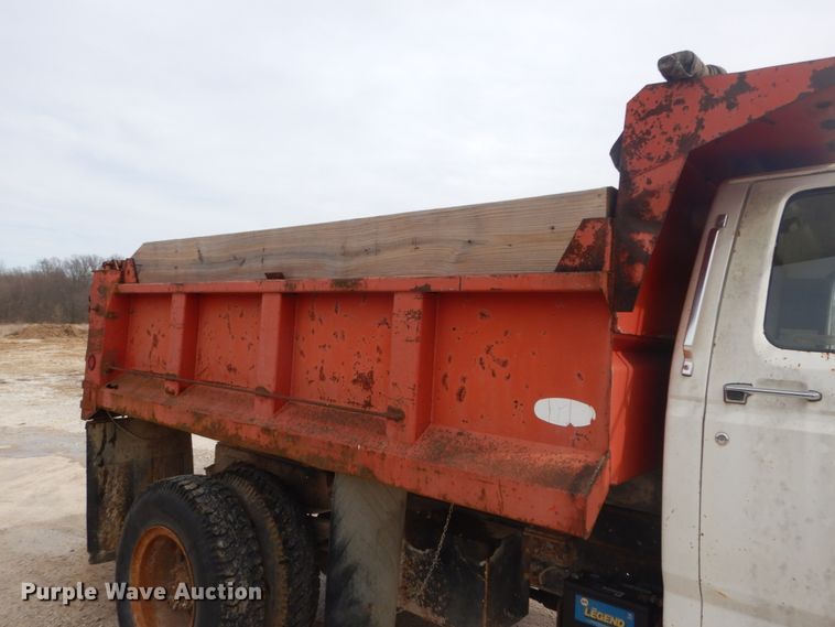 image for item GB9814 1988 Ford F800 dump truck
