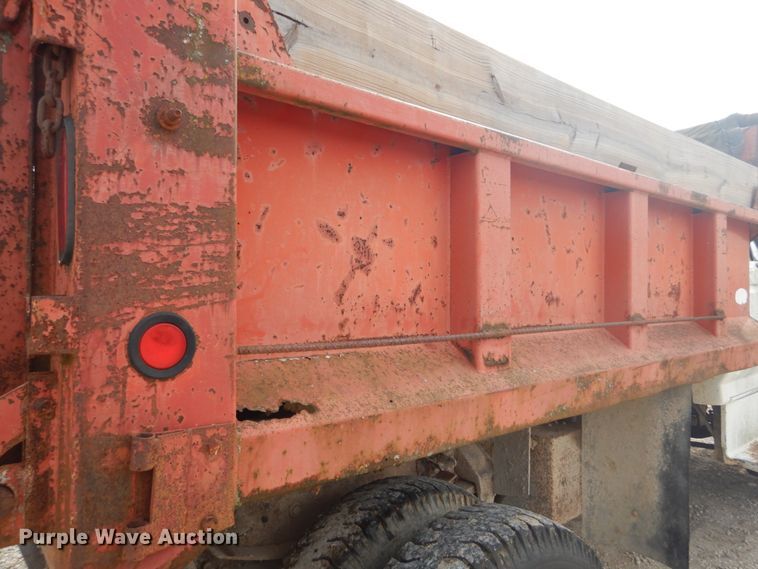 image for item GB9814 1988 Ford F800 dump truck