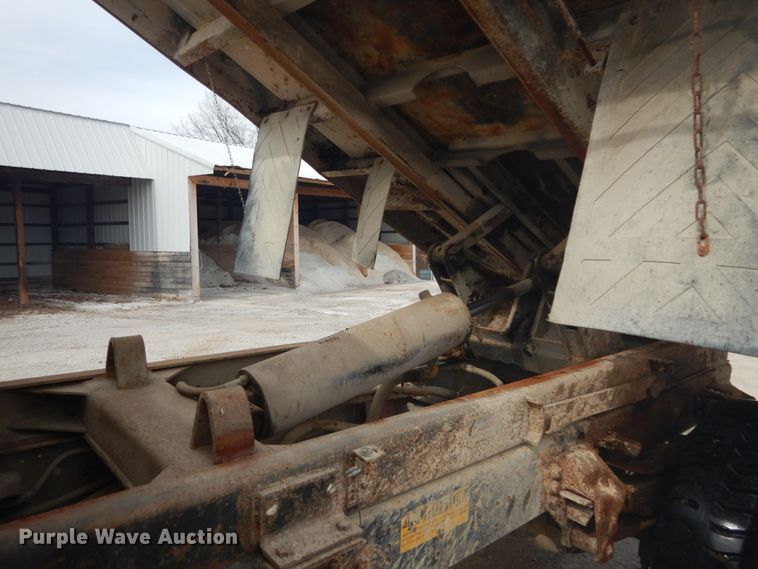 image for item GB9814 1988 Ford F800 dump truck