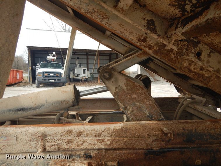 image for item GB9814 1988 Ford F800 dump truck