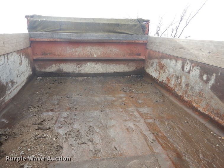 image for item GB9814 1988 Ford F800 dump truck