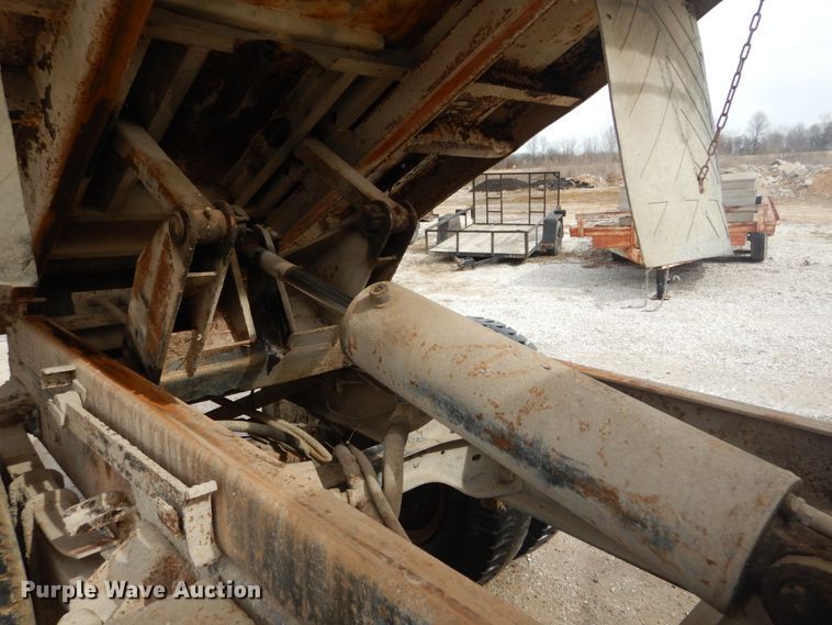 image for item GB9814 1988 Ford F800 dump truck