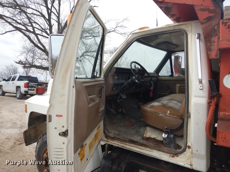 image for item GB9814 1988 Ford F800 dump truck