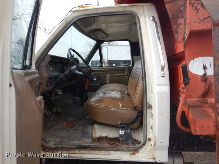 image for item GB9814 1988 Ford F800 dump truck