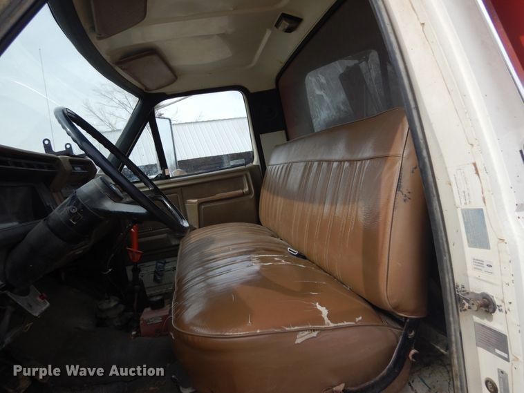 image for item GB9814 1988 Ford F800 dump truck