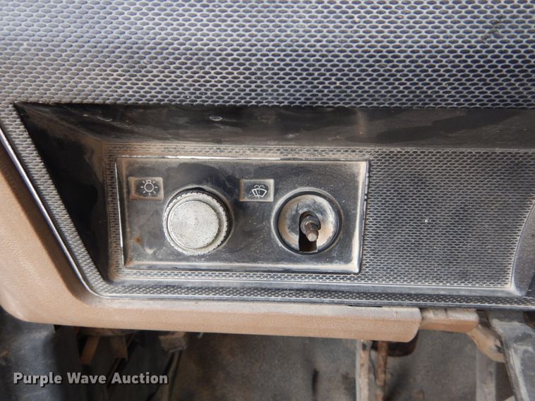 image for item GB9814 1988 Ford F800 dump truck