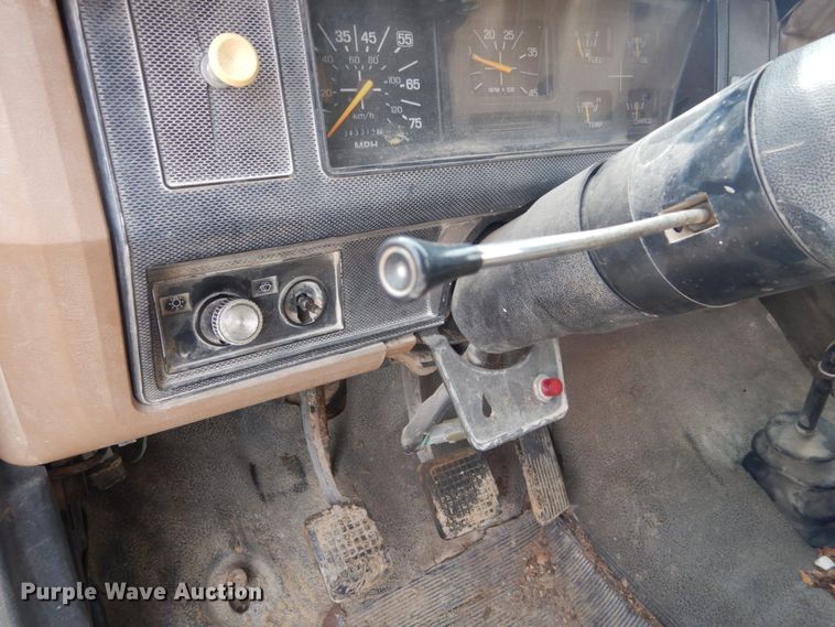 image for item GB9814 1988 Ford F800 dump truck