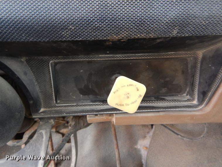 image for item GB9814 1988 Ford F800 dump truck