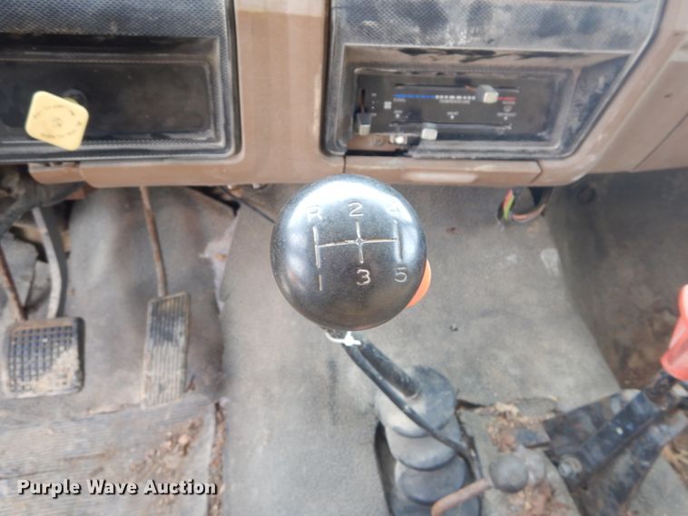 image for item GB9814 1988 Ford F800 dump truck