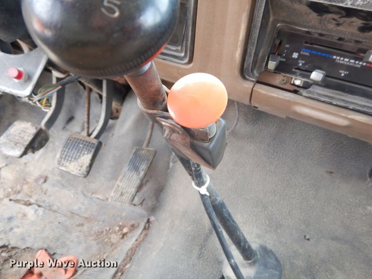 image for item GB9814 1988 Ford F800 dump truck