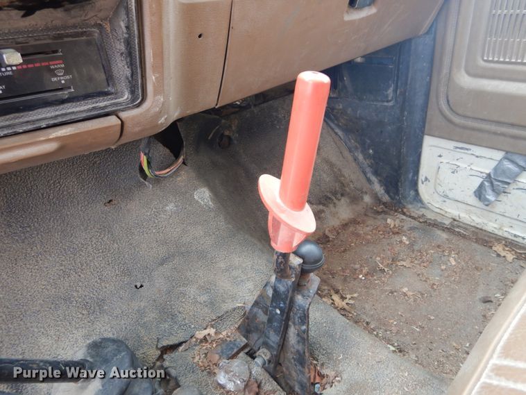 image for item GB9814 1988 Ford F800 dump truck