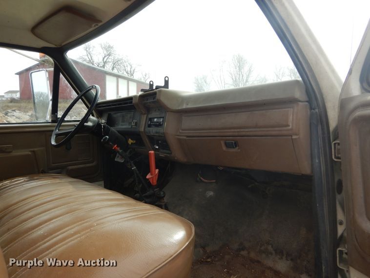 image for item GB9814 1988 Ford F800 dump truck