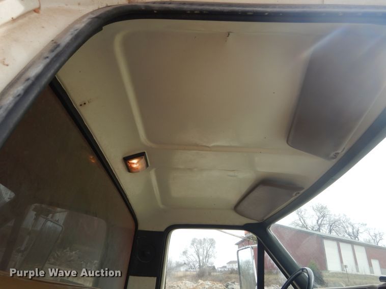 image for item GB9814 1988 Ford F800 dump truck