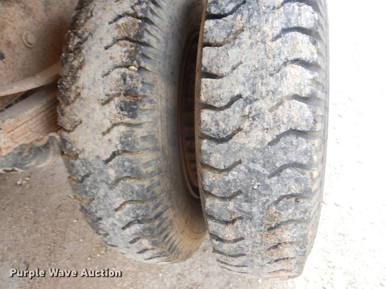 image for item GB9814 1988 Ford F800 dump truck