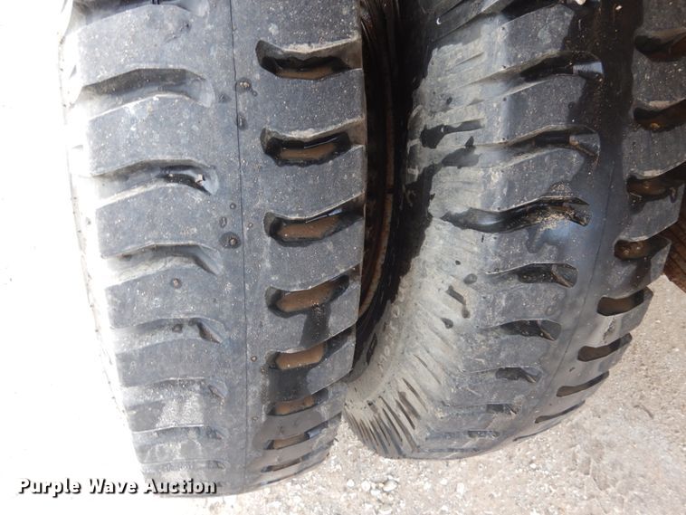 image for item GB9814 1988 Ford F800 dump truck