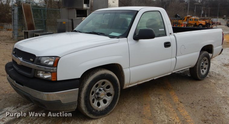 image for item GB9839 2005 Chevrolet Silverado 1500 pickup truck