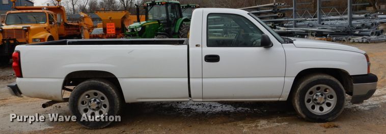 image for item GB9839 2005 Chevrolet Silverado 1500 pickup truck