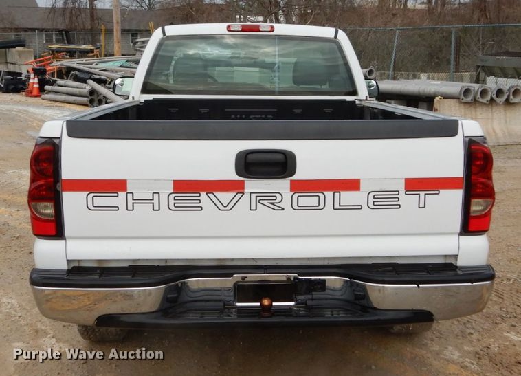 image for item GB9839 2005 Chevrolet Silverado 1500 pickup truck