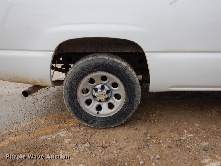 image for item GB9839 2005 Chevrolet Silverado 1500 pickup truck