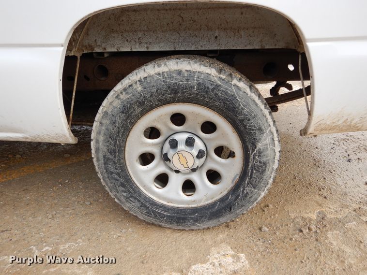 image for item GB9839 2005 Chevrolet Silverado 1500 pickup truck