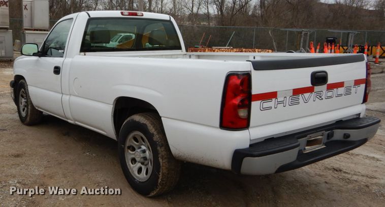 image for item GB9845 2005 Chevrolet Silverado 1500 pickup truck