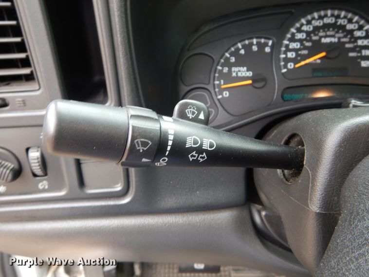 image for item GB9845 2005 Chevrolet Silverado 1500 pickup truck