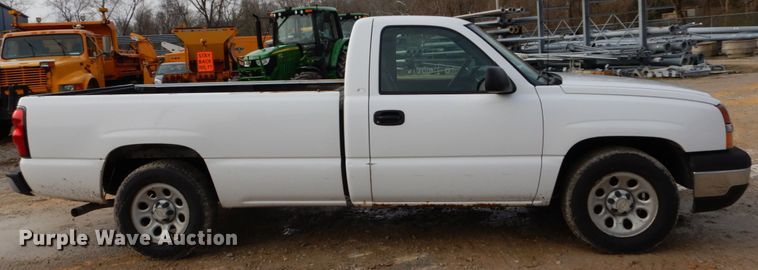 image for item GB9848 2005 Chevrolet Silverado 1500 pickup truck