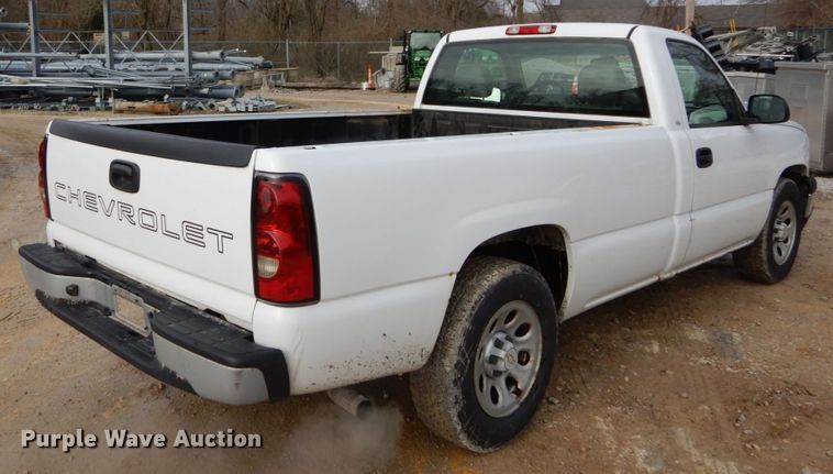 image for item GB9848 2005 Chevrolet Silverado 1500 pickup truck