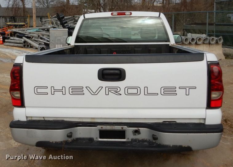 image for item GB9848 2005 Chevrolet Silverado 1500 pickup truck