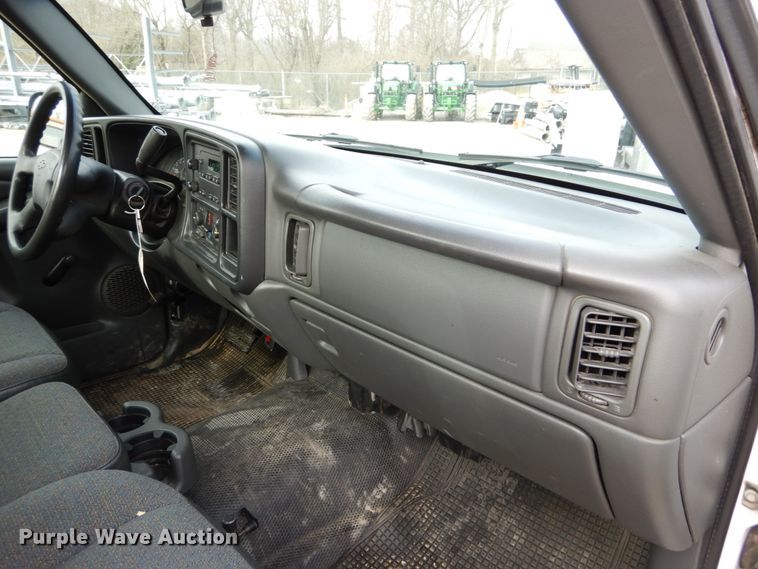 image for item GB9848 2005 Chevrolet Silverado 1500 pickup truck