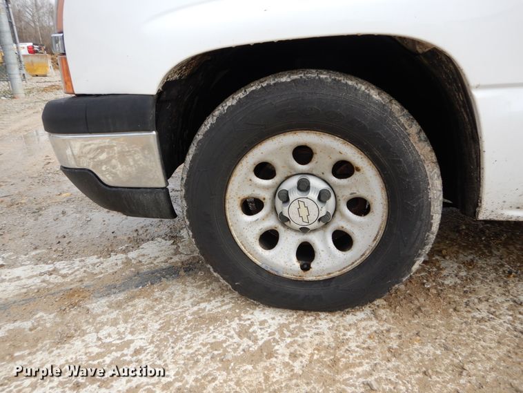image for item GB9848 2005 Chevrolet Silverado 1500 pickup truck