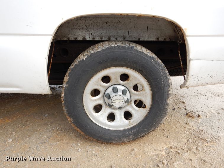 image for item GB9848 2005 Chevrolet Silverado 1500 pickup truck