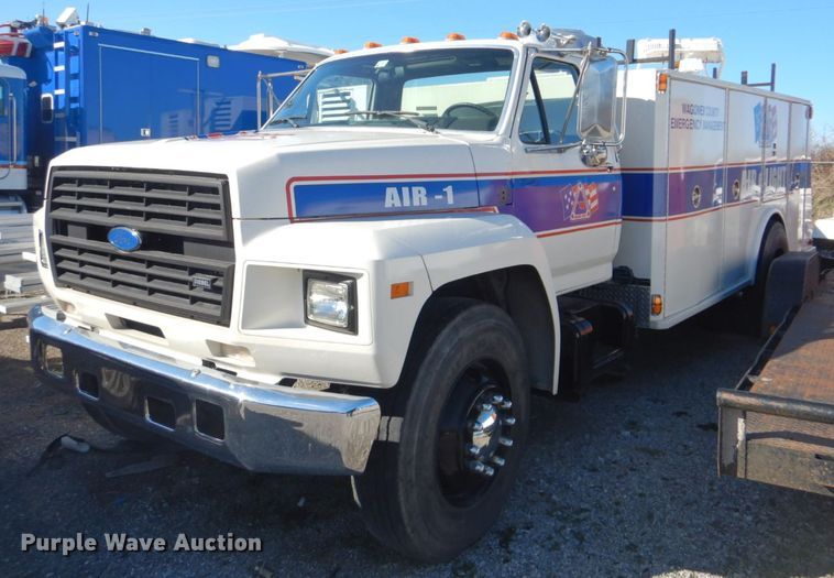 image for item GD9089 1987 Ford F7000 utility truck