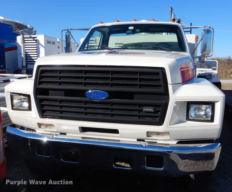 image for item GD9089 1987 Ford F7000 utility truck