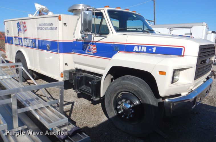 image for item GD9089 1987 Ford F7000 utility truck