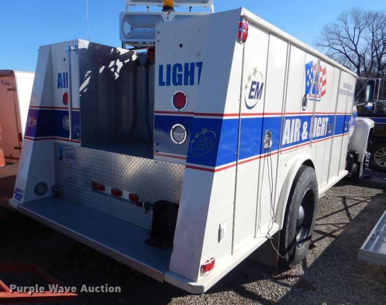 image for item GD9089 1987 Ford F7000 utility truck