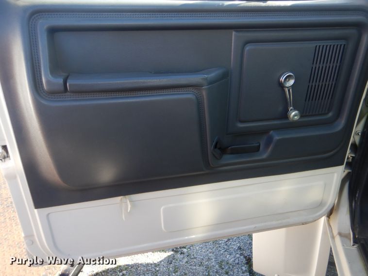 image for item GD9089 1987 Ford F7000 utility truck