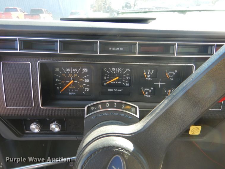 image for item GD9089 1987 Ford F7000 utility truck