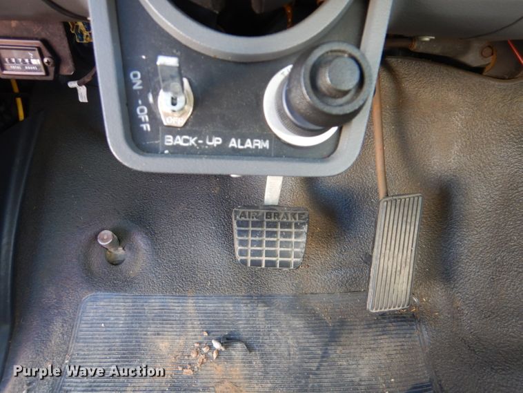 image for item GD9089 1987 Ford F7000 utility truck